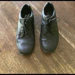 Men’s Rockport Prowalker black leather shoe, US size 10.5